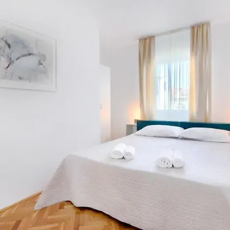 Elio7 Gemeinschaftspool In Apartman